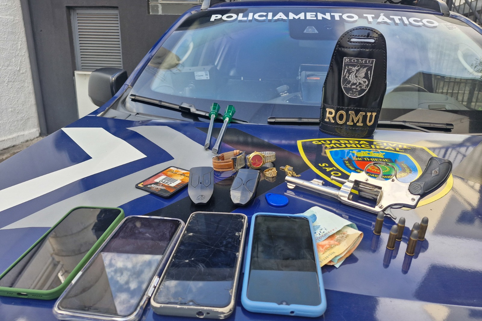 CGE de São Caetano envia alerta e GCM prende 5 pessoas envolvidas em furto de residência no Jardim São Caetano