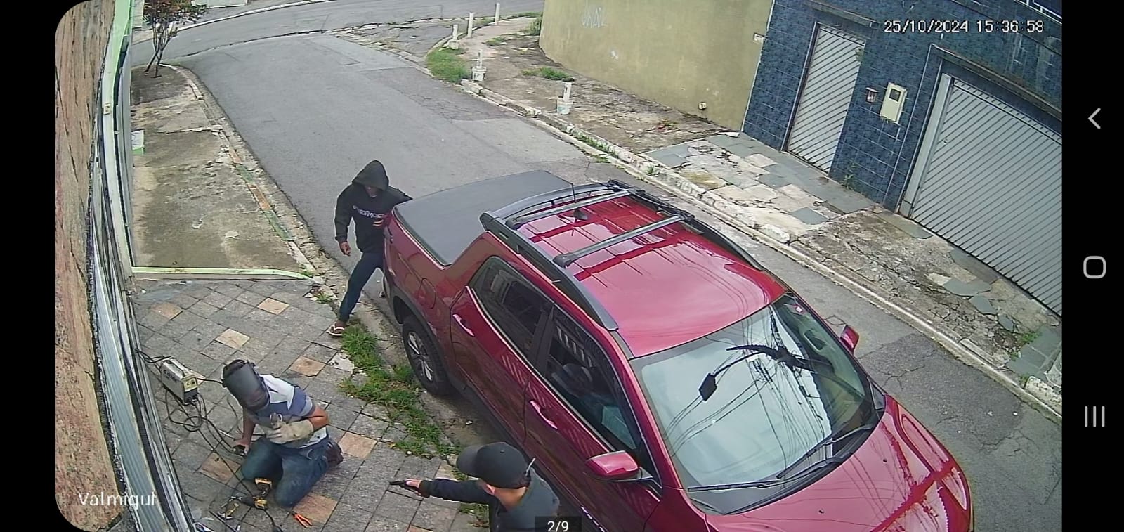 VEÍCULO ROUBADO É INTERCEPTADO E INFRATORES SÃO DETIDOS 