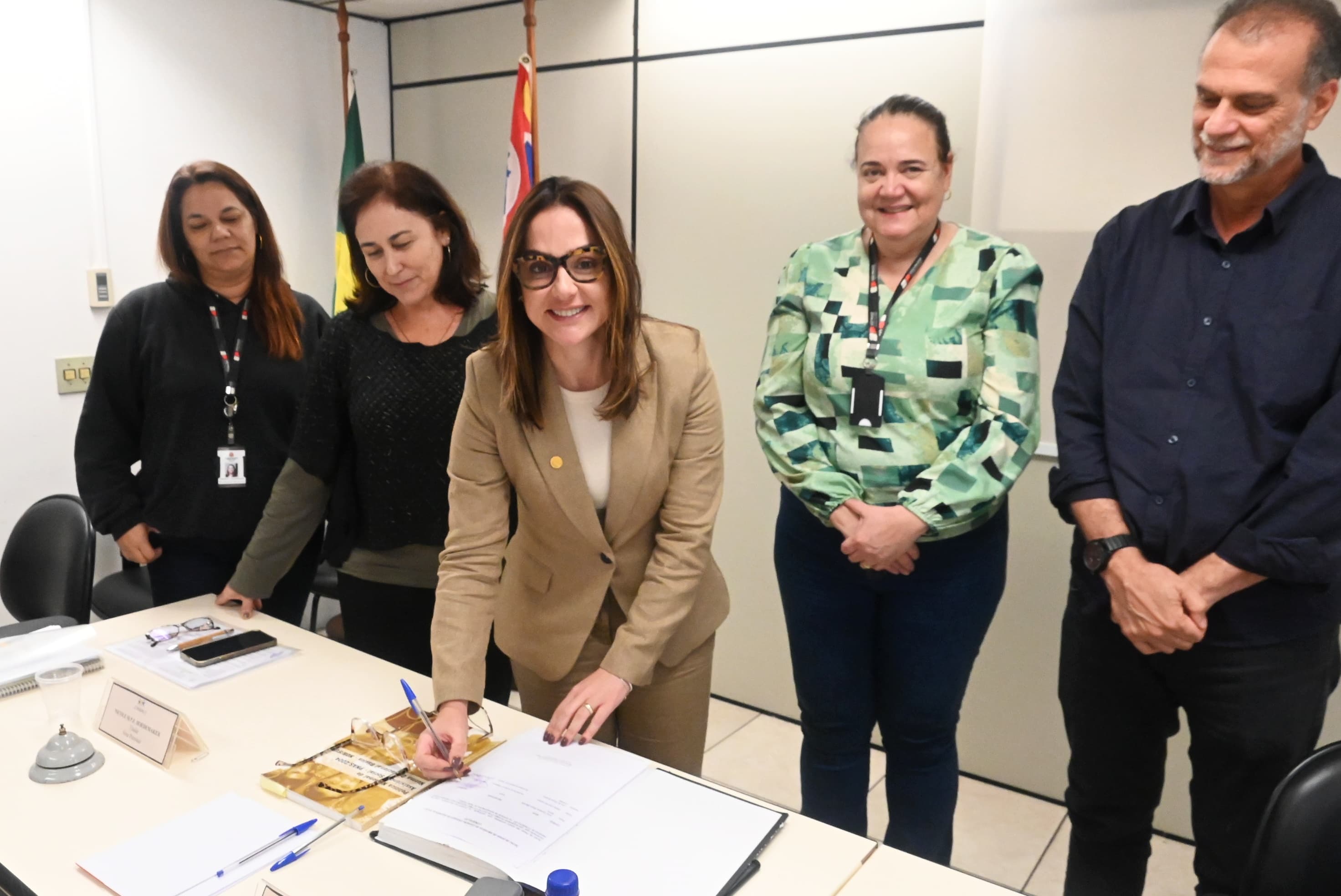 Deputada Ana Carolina Serra toma posse como conselheira estadual de Assistência Social