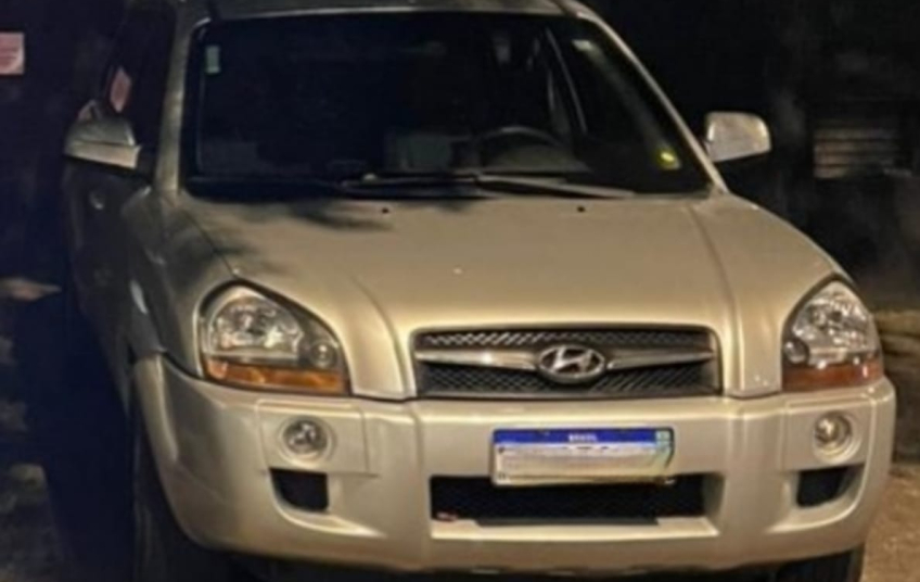POLÍCIA MILITAR PRENDE CRIMINOSO QUANDO CONDUZIA CARRO ROUBADO NA DIVISA DE ÁREA DE DIADEMA COM SÃO PAULO
