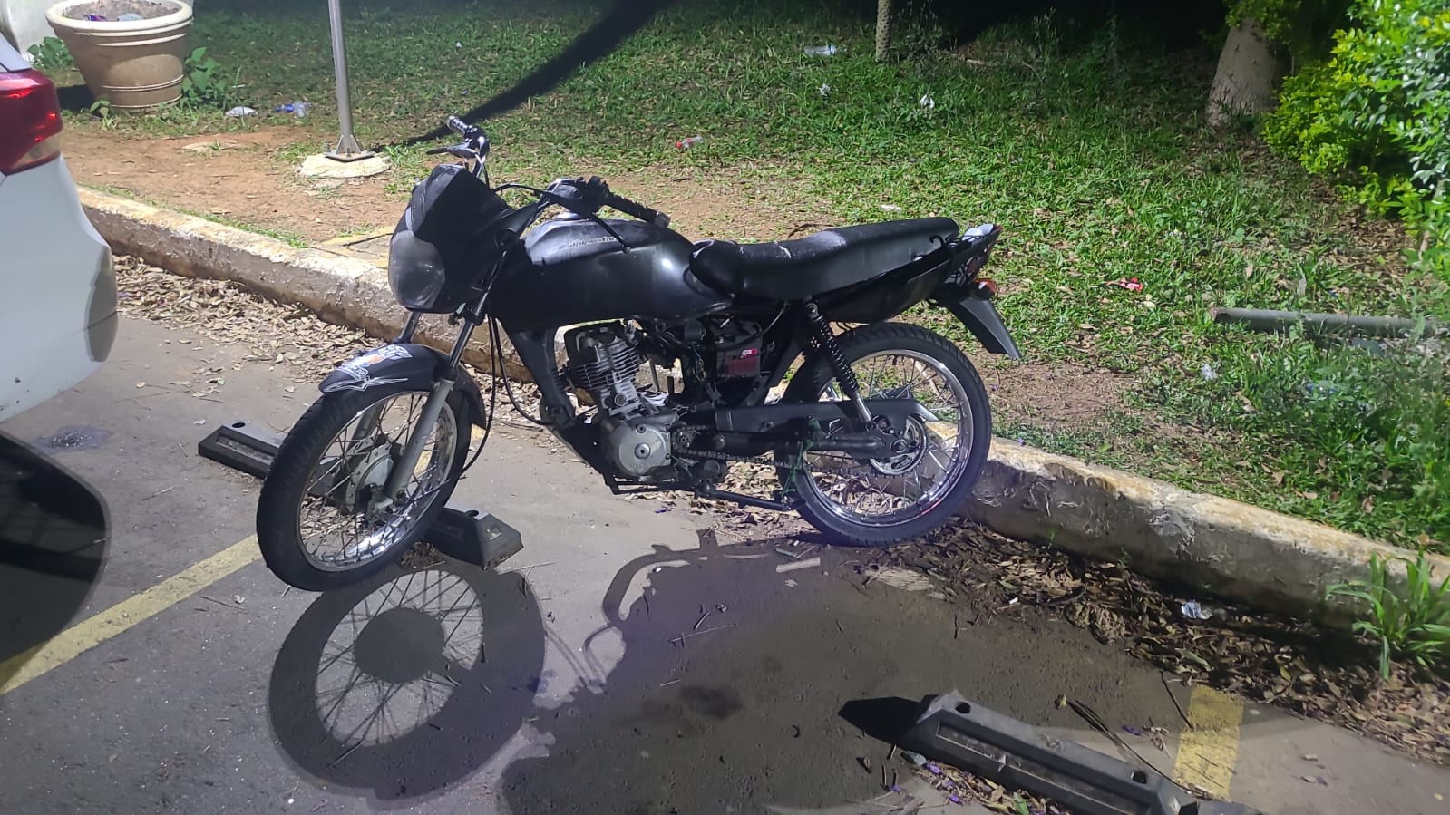 MOTOCICLETA COM SINAIS IDENTIFICADORES ADULTERADOS É APREENDIDA DURANTE PATRULHAMENTO