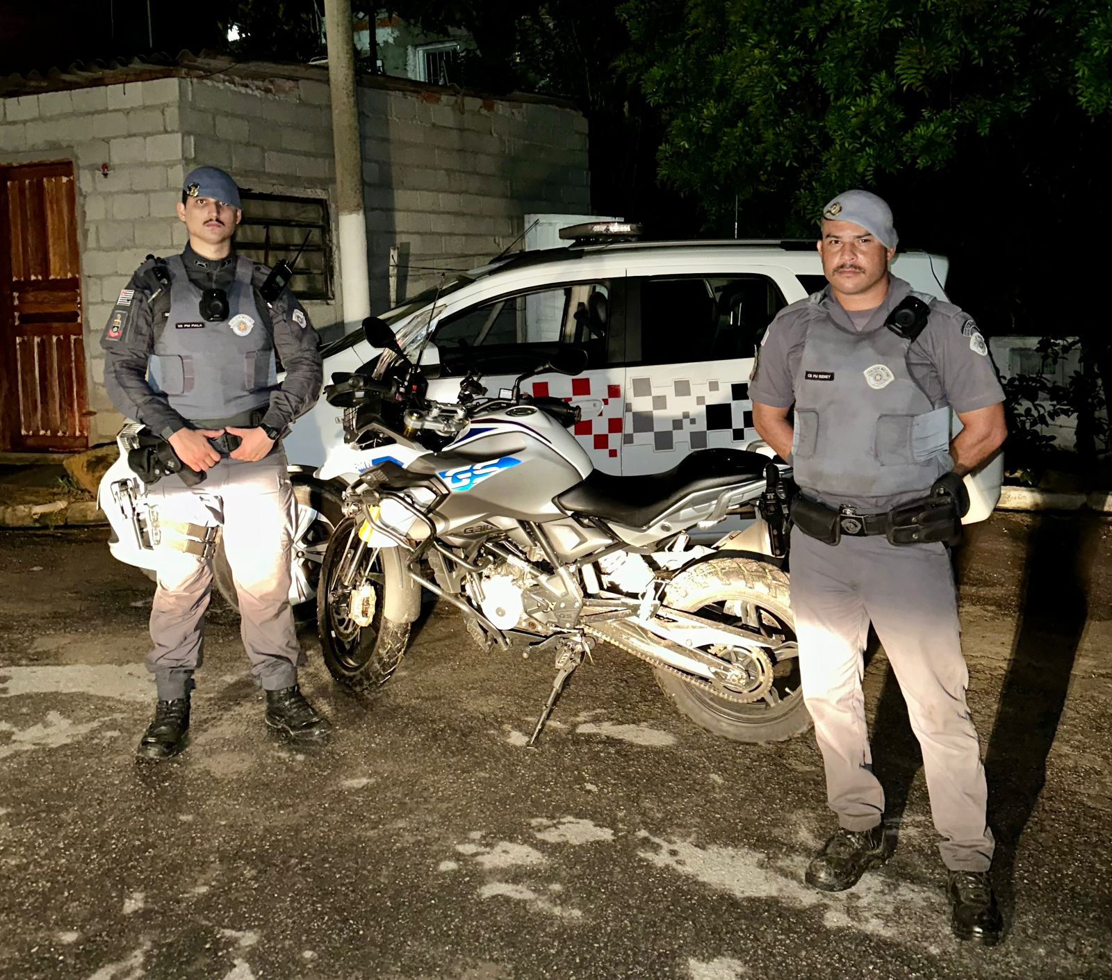 MOTOCICLETA ROUBADA É RECUPERADA NO JARDIM NORONHA