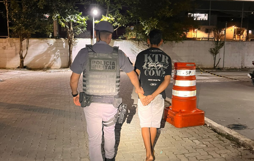 POLÍCIA MILITAR APREENDE ADOLESCENTE APÓS ROUBAR APARELHO CELULAR EM DIADEMA