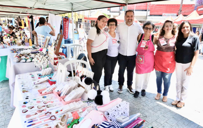 Prefeito Marcelo Oliveira prestigia Feira do Empreendedorismo em celebração ao protagonismo feminino