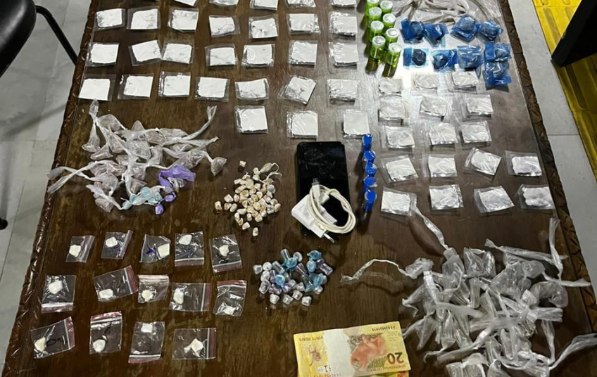CRIMINOSO É PRESO COM MAIS DE 300 PORÇÕES DE DROGAS NA ZONA SUL DE SÃO PAULO