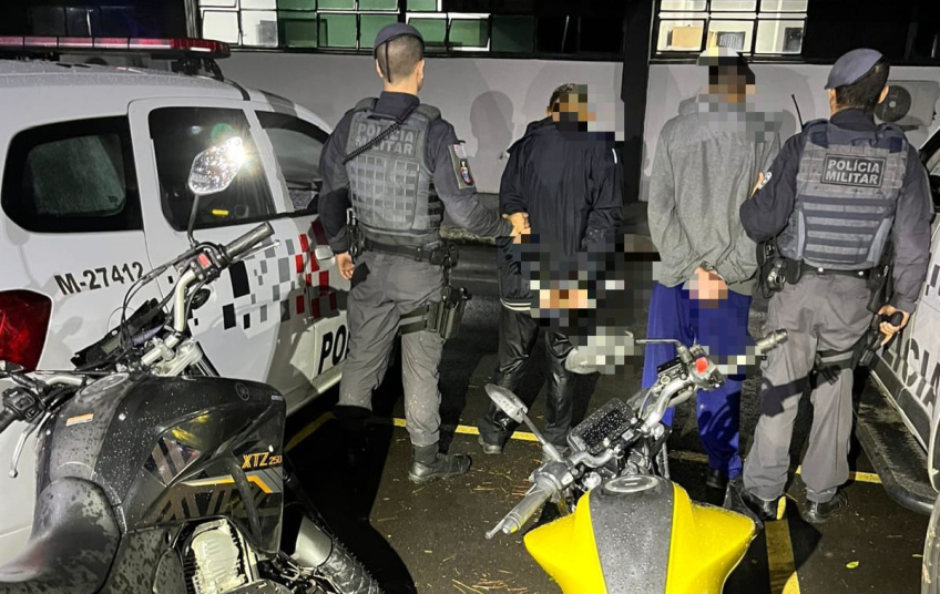 INDIVÍDUOS SÃO DETIDOS POR ROUBO, PORTE ILEGAL DE ARMA E ADULTERAÇÃO VEICULAR  