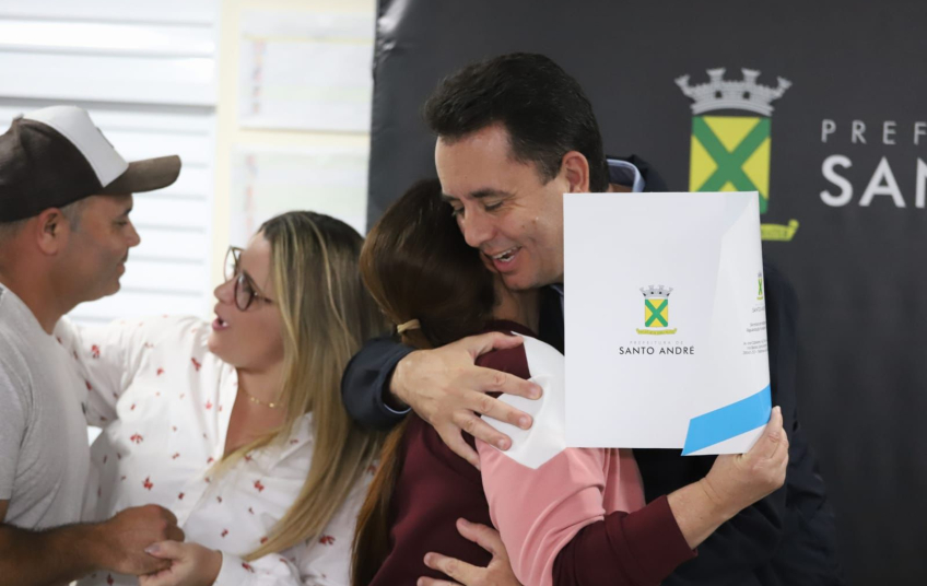 Santo André entrega 150 matrículas do Conjunto Habitacional Jorge Beretta