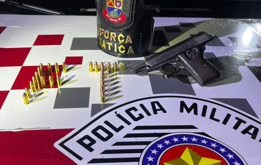 FORÇA TÁTICA PRENDE CRIMINOSO POR PORTE ILEGAL E DISPARO DE ARMA DE FOGO