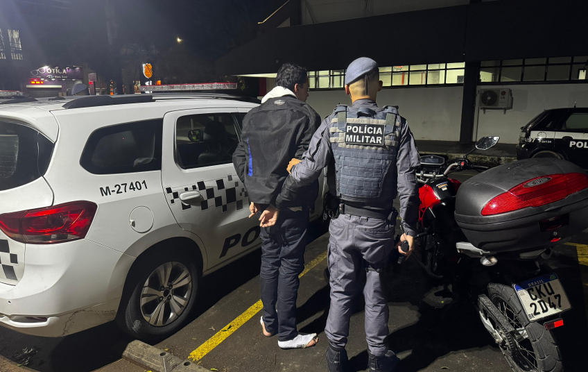 EM AÇÃO RÁPIDA, POLÍCIA MILITAR PRENDE CRIMINOSO E RECUPERA MOTOCICLETA ROUBADA