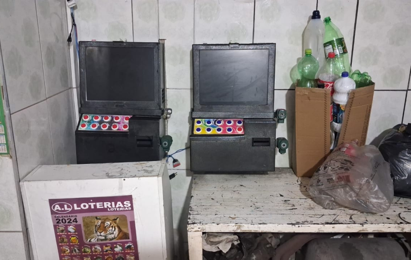 POLÍCIA MILITAR APREENDE MÁQUINAS CAÇA-NÍQUEIS EM ESTABELECIMENTO COMERCIAL