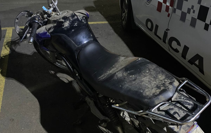 ADOLESCENTES SÃO APREENDIDOS APÓS FURTAREM MOTOCICLETA