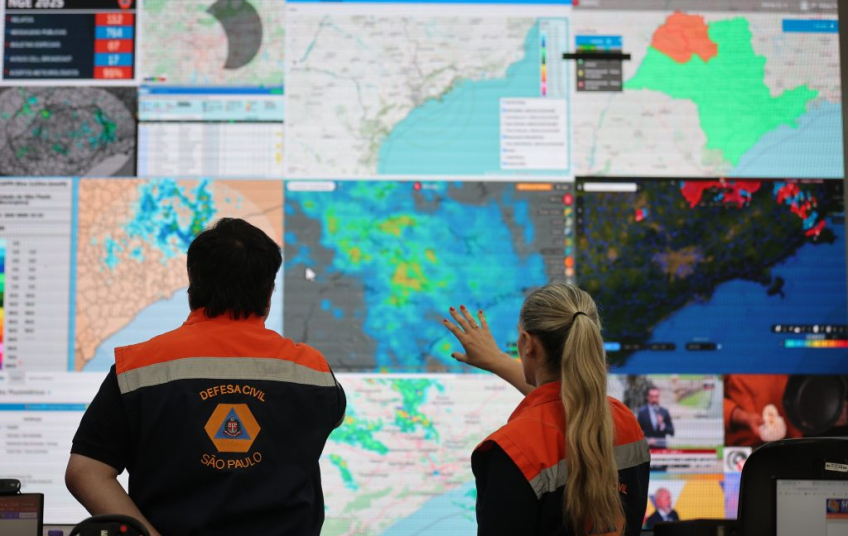 Entenda como funciona a tecnologia, quem recebe os alertas e como verificar se seu aparelho está habilitado para este tipo de comunicação. Foto: Pablo Jacob/Governo de SP.