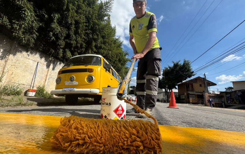 Ribeirão Pires reforça sinalização viária na Rua Santarém na Quarta Divisão