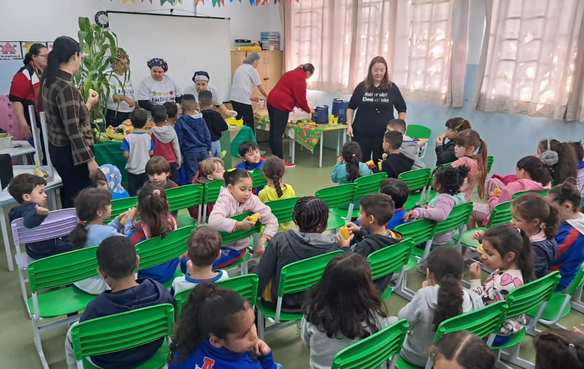 Milho na panela, cor no rosto e alegria no coração: um dia de sabores e aprendizados na EM José Thomaz Neto