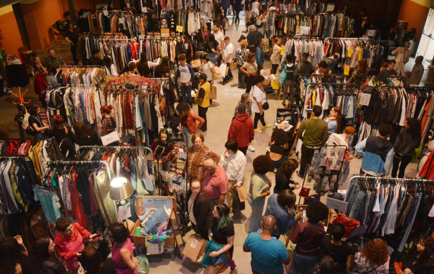 Feira de Brechós fortalece economia criativa no Cine Theatro Carlos Gomes neste domingo