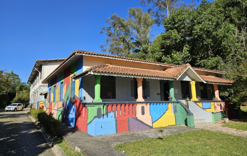 Fundo Social de Solidariedade de Ribeirão Pires firma parceria com projeto Costureira Anjo para confecção de turbantes
