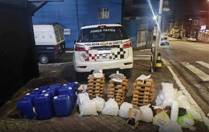 PM encontra ‘casa bomba’ e apreende 90 litros de lança-perfume em Diadema