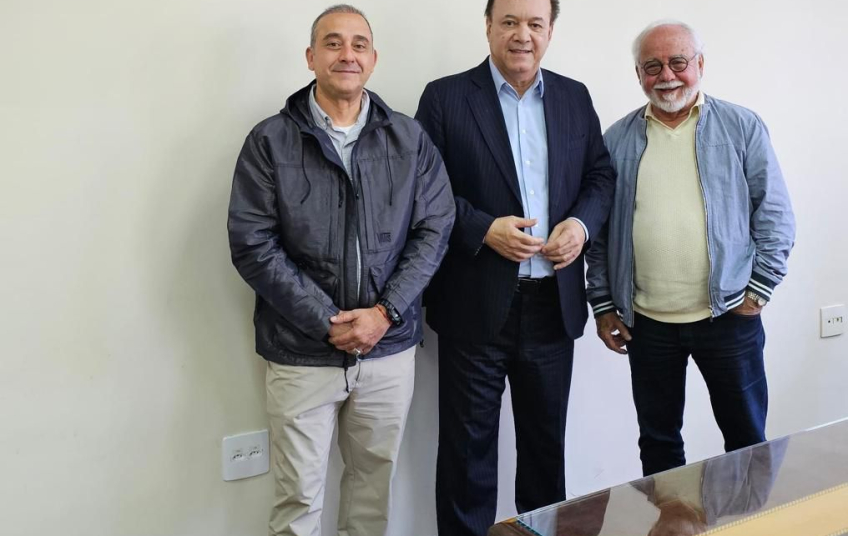 Guto Volpi se reúne com secretário estadual para tratar de custeio e novos serviços de saúde