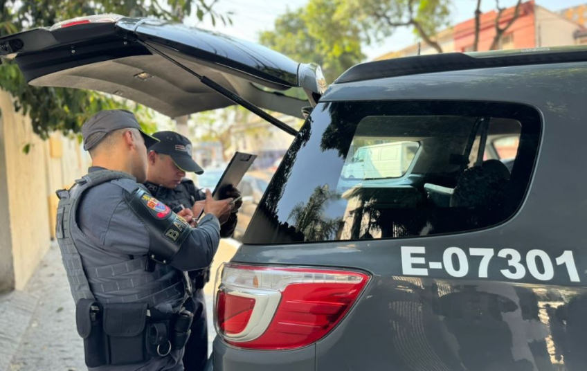 Foragido por tráfico internacional de drogas é preso após PM atender caso de violência doméstica