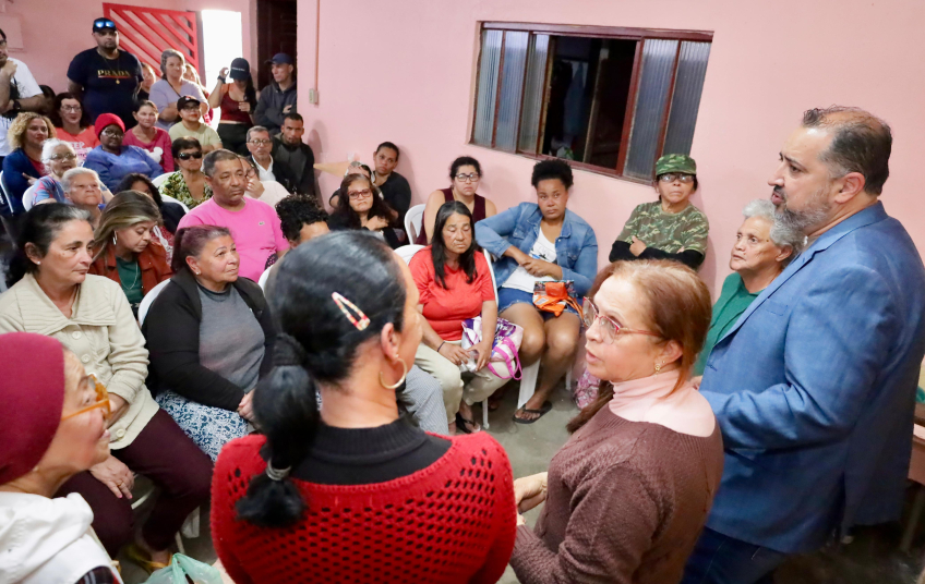 Prefeito Marcelo Oliveira participa de encontro na Vila Independência após demanda apresentada no PPA