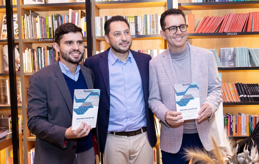 Rodrigo Garcia, Fernando Montoro, Paulo Serra e centenas de prefeitos prestigiam lançamento de livro de Marco Vinholi sobre regionalização de SP