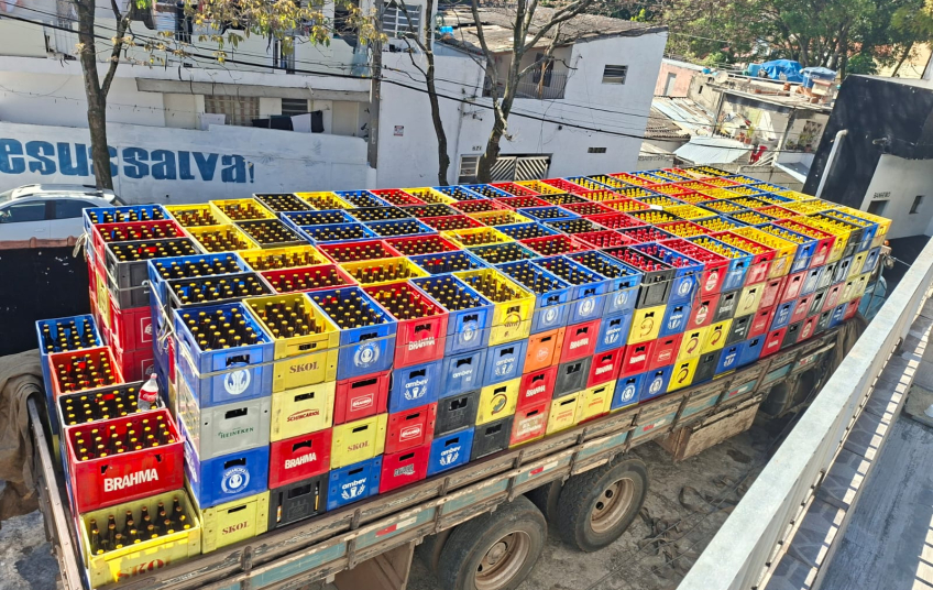 Carga com 12 mil garrafas de bebidas alcoólicas falsificadas é apreendida em Osasco