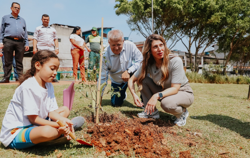Parque Linear dos Ipês, em São Bernardo, recebe ação de plantio de 100 novas mudas de árvores  