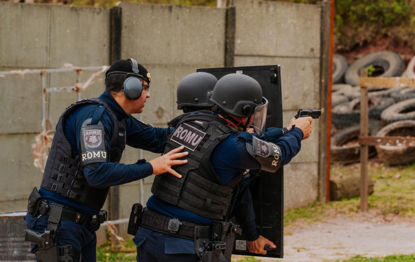Romu de São Bernardo realiza treinamento prático sobre manuseio de armas e fundamentos de tiro
