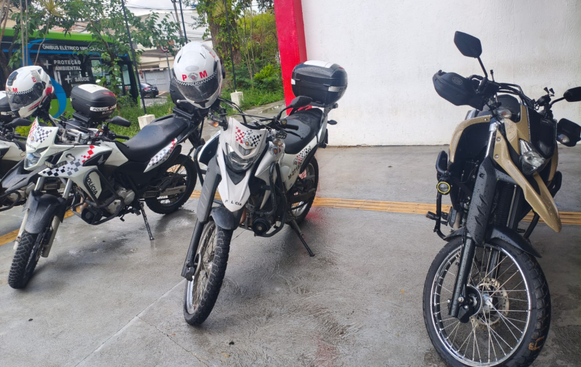 Polícia Militar recupera motocicleta roubada e apreende adolescente na zona sul