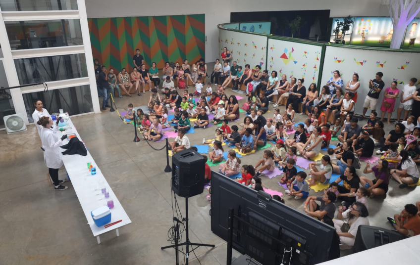 Sabina revela sexo de novo pinguim e abre votação para escolha do nome