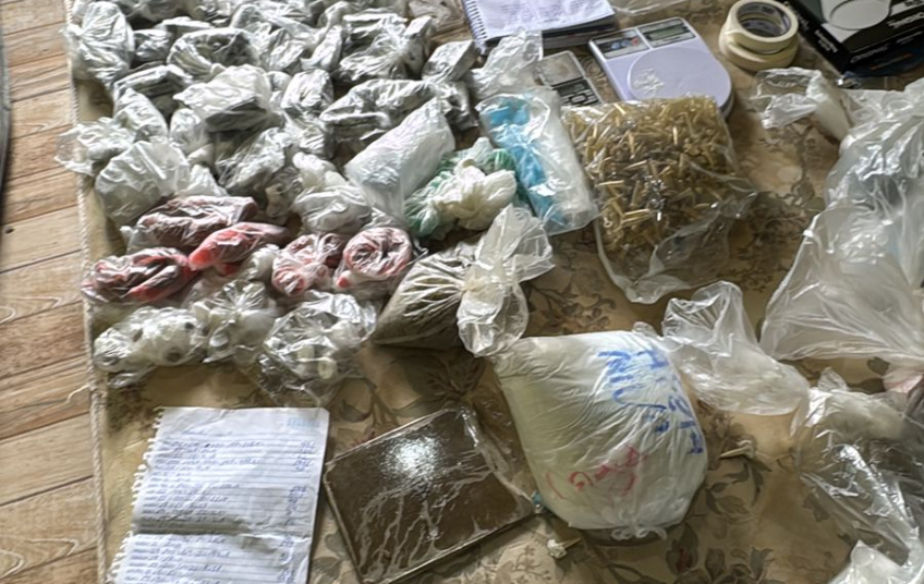 Grande apreensão de drogas e munições termina com dois detidos na zona sul