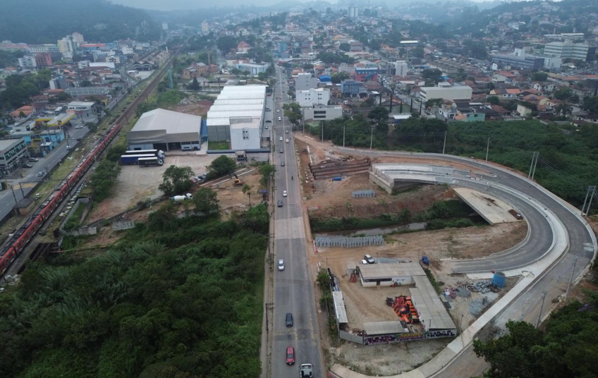 Prefeitura amplia horário do desvio na Humberto de Campos para nova alça do Viaduto Estaiado
