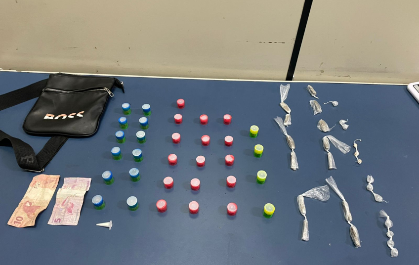 TRAFICANTE É PRESO POR POLICIAIS MILITARES DA ROCAM I EM DIADEMA, EM POSSE DE DROGAS E UM APARELHO CELULAR FURTADO