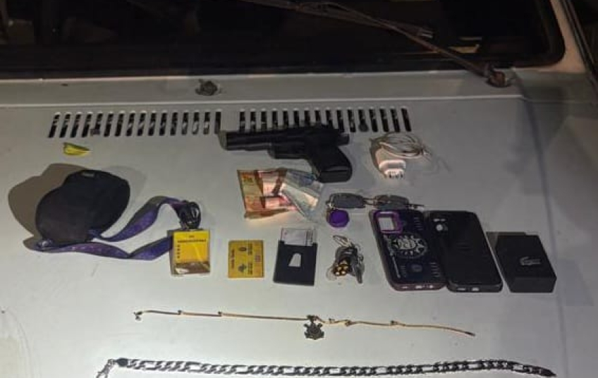 POLÍCIA MILITAR PRENDE TRÊS CRIMINOSOS, RECUPERA CARRO FURTADO E APREENDE SIMULACRO DE ARMA DE FOGO EM DIADEMA 